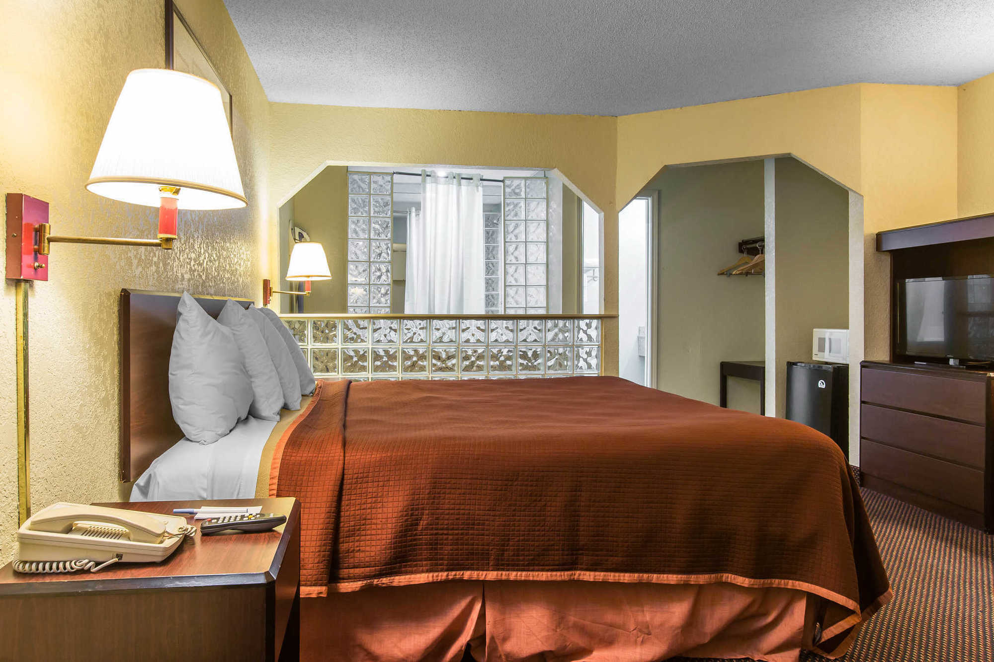 Rodeway Inn Marietta Room photo